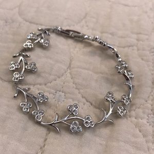 🌸Floral tennis bracelet🌸